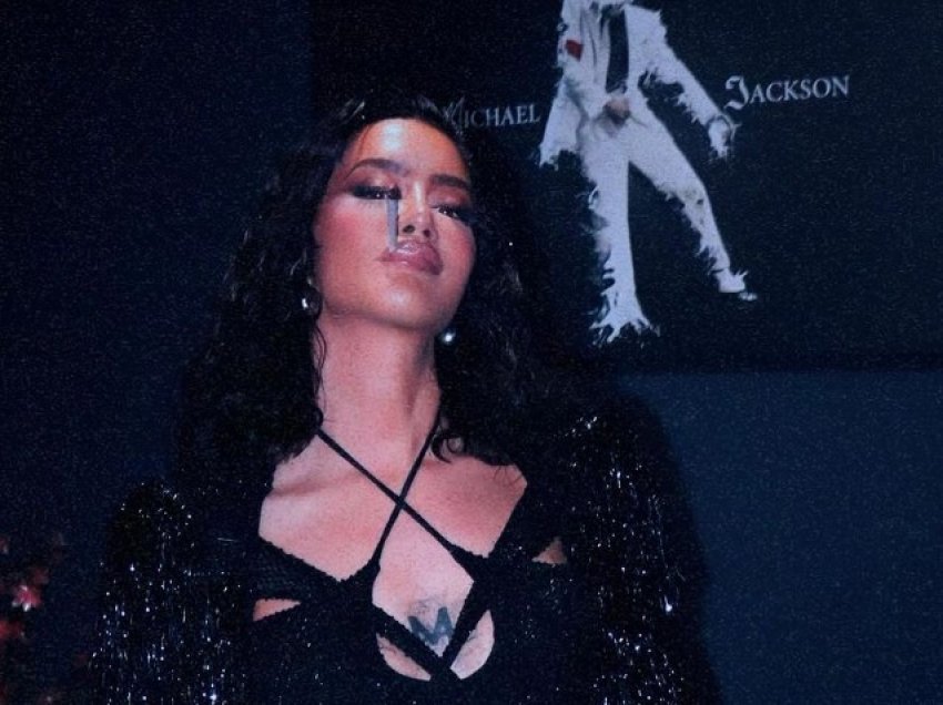 Dafina Zeqiri shkëlqen në koncertin e fundit me kostum provokues