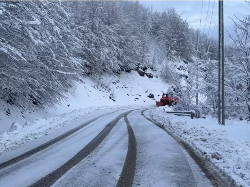 Reshjet e dëborës në juglindje të vendit, ja akset problematike dhe zonat pa energji elektrike