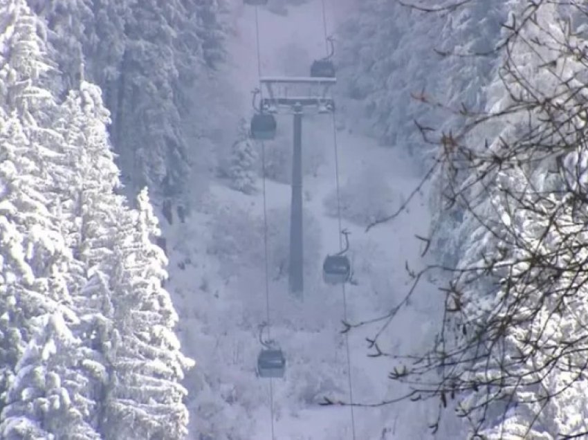 E rëndë/ Bie kabina e teleferikut, katër persona të lënduar