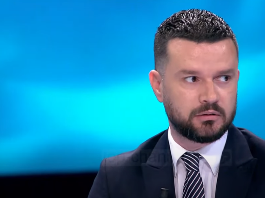 “Fëmijët e ministrave ishin në një klasë”, Arjan Curri habit me historinë e pazakontë