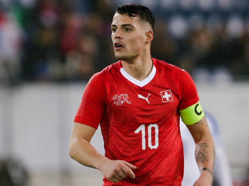 Xhaka pyetet se kush duhet të jetë asistent në Kombëtaren e Zvicrës, e tregon emrin