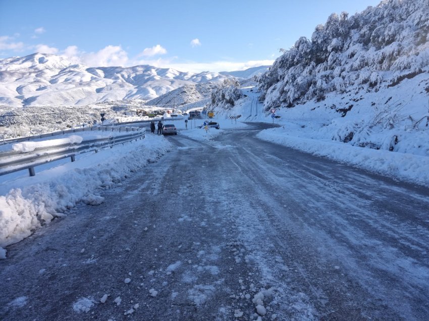 Kujdes në rrugë! Këshillat e ekspertëve për udhëtimet në acar