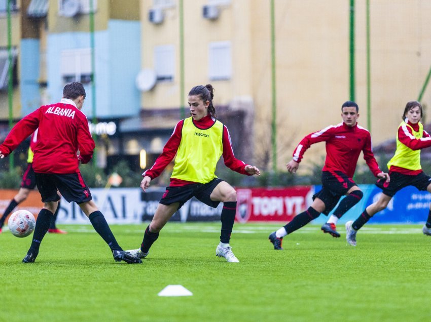 Trajnerët e ekipeve Kombëtare zbresin në fushë me lojtarët e grup-moshës U-15 & U-17