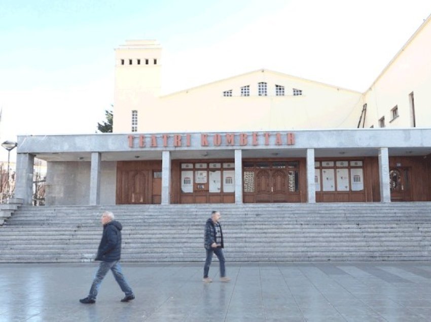 ​Teatri me hapësirë të kufizuar dhe pak aktorë, nuk i mungojnë shikuesit