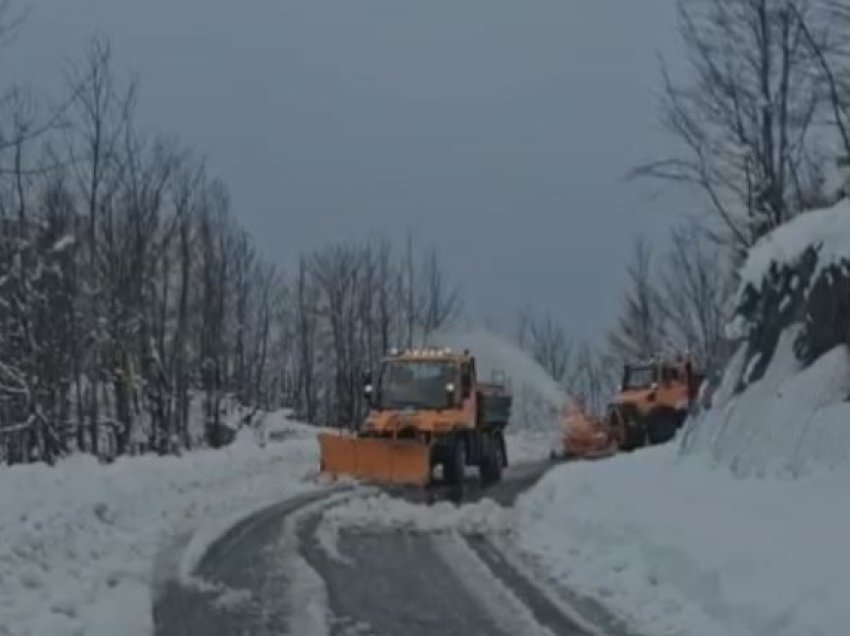 Mot i keq në zonat malore, vështirësi në qarkullim dhe rrëshqitje dherash