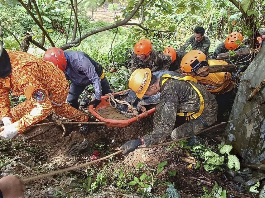 Numri i të vdekurve nga rrëshqitja e dheut në Filipine është rritur në 9