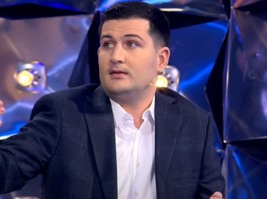 Arbër Hajdari ironizon me Bardhin: Në shtëpi është?