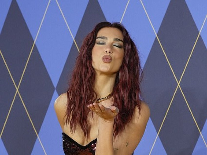 Dua Lipa shkëlqen me flokë të kuqe në premierën e filmit “Argylle”, në Londër