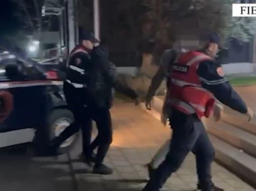 “Tempulli 2”/ Shisnin drogë në lagje të ndryshme të Fierit, arrestohen katër persona