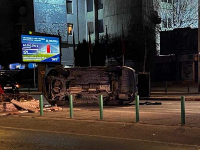 Aksident pranë Shkup, një automjet i përmbysur