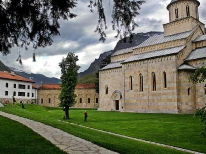 Pse fshihet e vërteta për “Zajednicën” dhe zhvatjen e tokës nga manastiri i Deçanit?! 