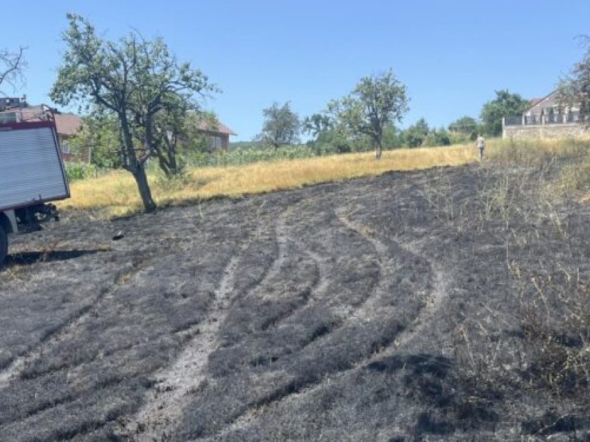 Fshati Sllapuzhan i Suharekës kaplohet nga zjarri, intervenojnë zjarrfikësit