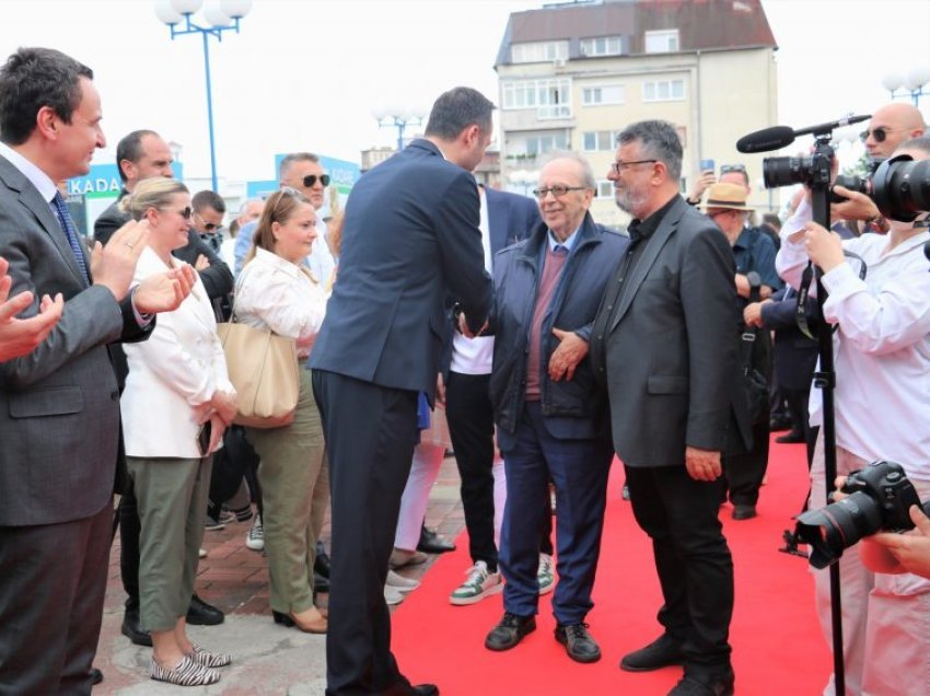 Konjufca ngushëllime “mbarë kombit shqiptar” pas vdekjes së Kadaresë