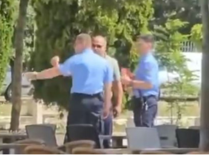 Bulliqi fjaloset me dy policë në Podujevë, reagon shefi i grupit parlamentar të LDK-së: Ky a është kryetar a komandat i Policisë