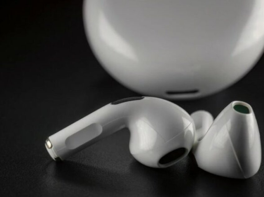 Apple planifikon prodhimin e kufjeve të reja AirPods me kamera të integruara