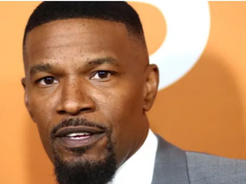 Jamie Foxx flet për herë të parë për sëmundjen që për pak sa nuk i kushtoi me jetë: Gjithçka filloi me një dhimbje koke