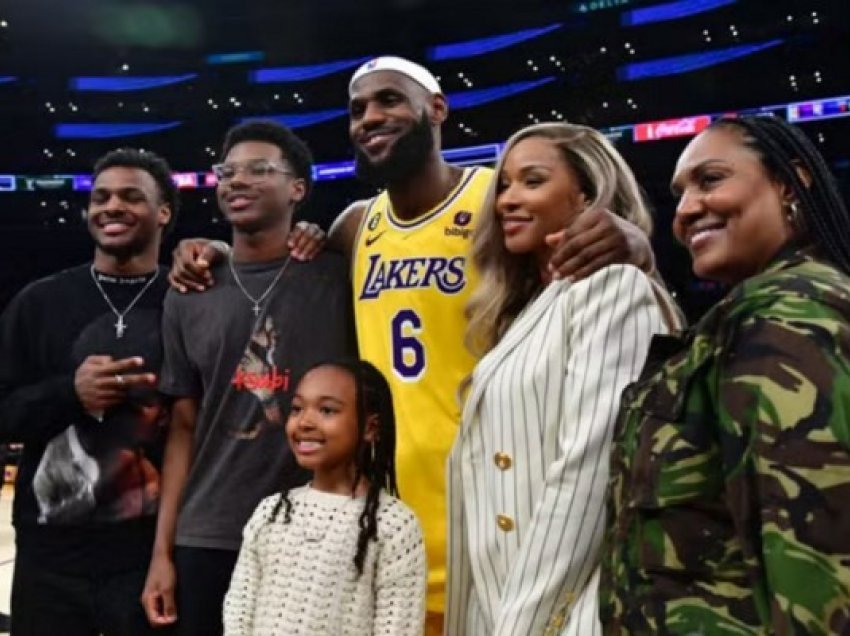 ​Bronny James thotë se mund të përballet me presionin e lojës me babanë LeBron