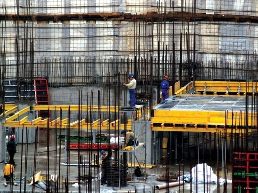 Vdekja e punëtorit në vendin e punës - Prokuroria lëshon aktvendim për ndalimin e pronarit të firmës dhe pronës