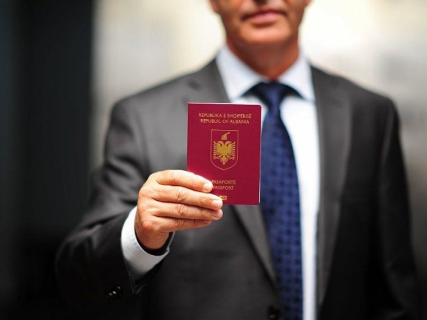 Rritet lënia e nënshtetësisë/ 870 shqiptarë lanë pasaportën, 20.7 % më shumë. Bie numri i të huajve që bëhen shqiptarë