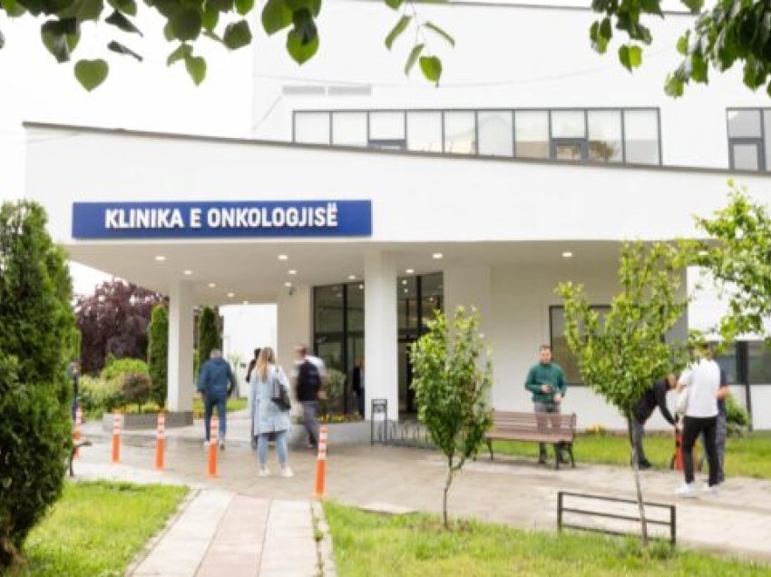 Kurti publikon pamje brenda Klinikës së Onkologjisë: Sot është krejt tjetër – së shpejti do t’i shtohen edhe 50 shtretër