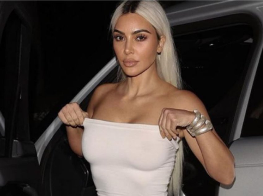 Kim Kardashian publikon disa fotografi të vjetra, duke treguar se si dukej 31 vite më parë