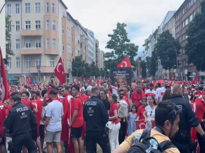 ​Policia gjermane ndalon tifozët turq në EURO para ndeshjes me Holandën