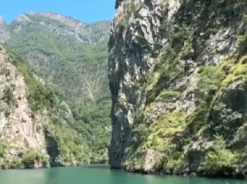 Më pak vizitorë në lumin e Shalës, operatorët tregojnë arsyet, turistët: Qetësia është magjike