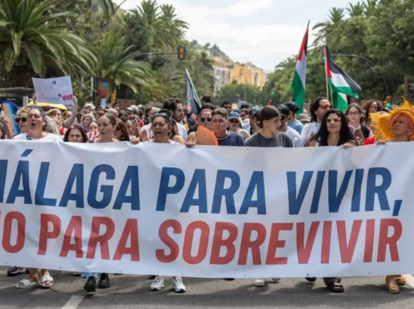 “Malaga për të jetuar, jo për të mbijetuar”, protestë kundër turizmit mes rritjes së qirave në Spanjë