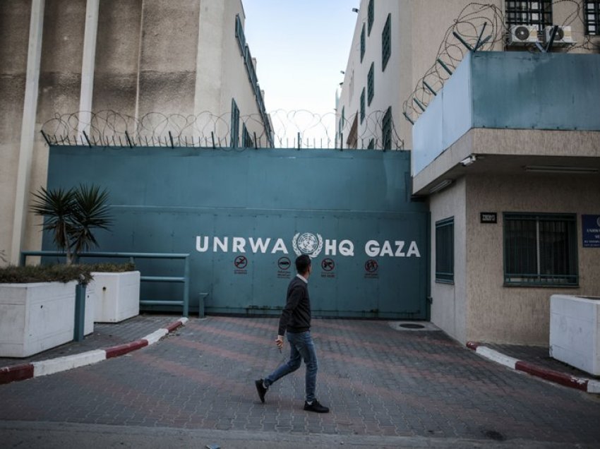 UNRWA: Fëmijët në Gaza shpenzojnë deri në tetë orë në ditë duke siguruar ujë dhe ushqim