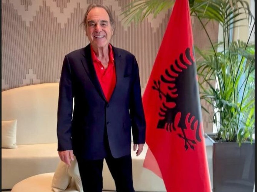 Regjisori i njohur William Oliver Stone viziton Shqipërinë