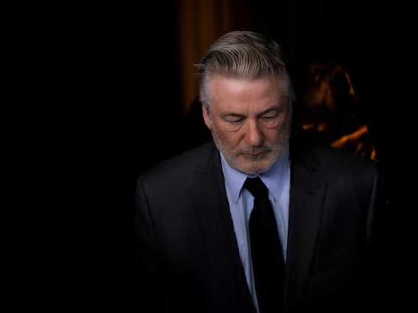 Alec Baldwin merr pjesë në ditën e parë të gjyqit, vrau një person gjatë xhirimeve