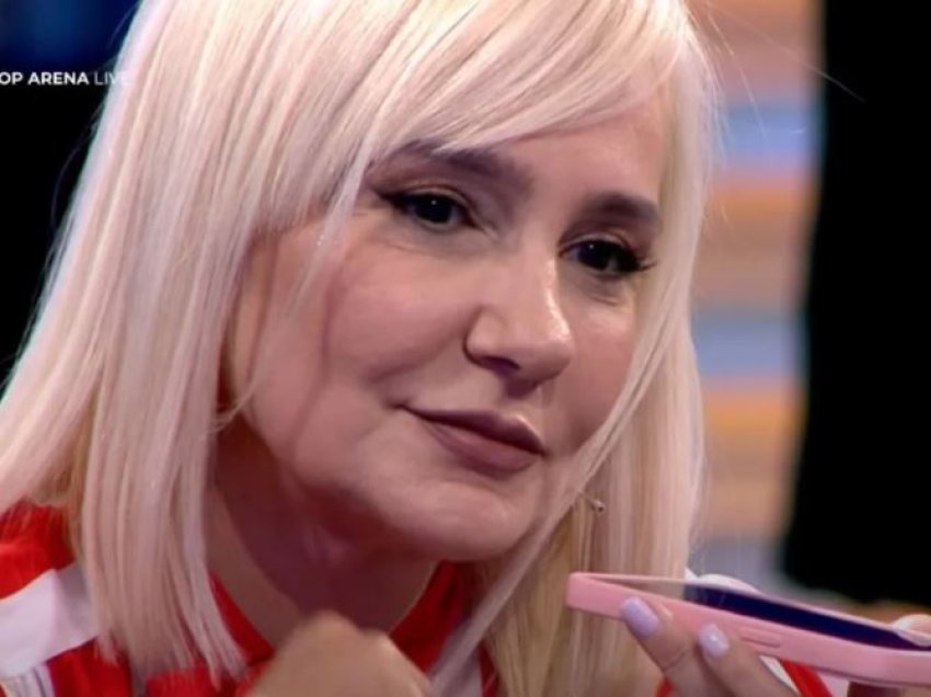 Olta Gixhari nuk i hap telefonin Monika Lubonjës: Je femra më seksi e show bizit