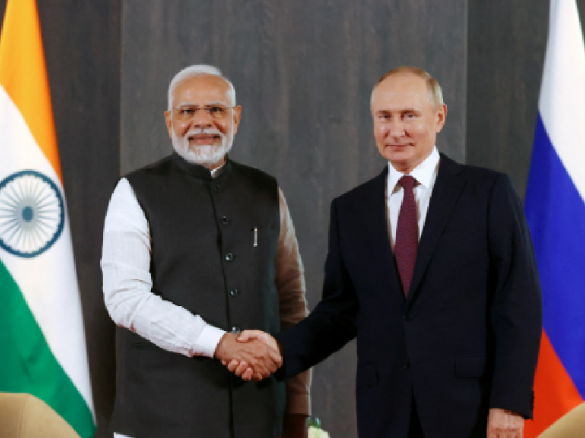 Putin thotë se ai dhe Modi patën diskutime konstruktive për Ukrainën – ndërsa lideri indian bën thirrje për paqe