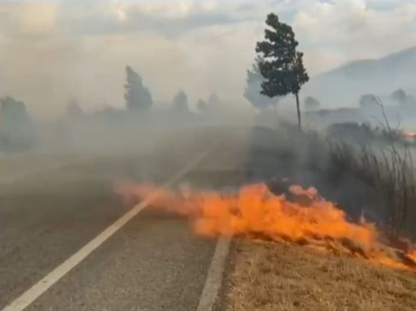 Situata e zjarrit në Dropull, në ndihmë edhe një helikopter nga Korfuzi