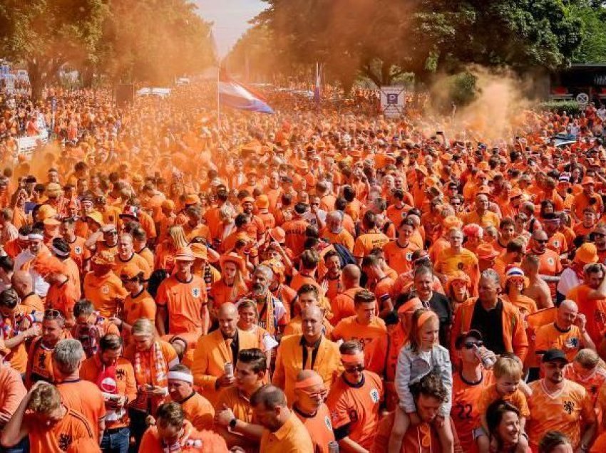 Mbi 80 mijë tifozë holandez gjenden në Dortmund