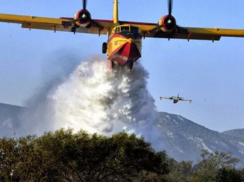 Greqia dërgon dy avionë për shuarjen e zjarreve në Shqipëri, ndihmë edhe nga Italia dhe Kroacia