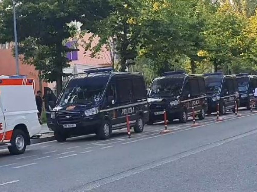 Protesta para kryeministrisë/ 1200 forca policia në terren! Tubimi do monitorohet edhe nga agjentë civile! Në gatishmëri autobotet me ujë