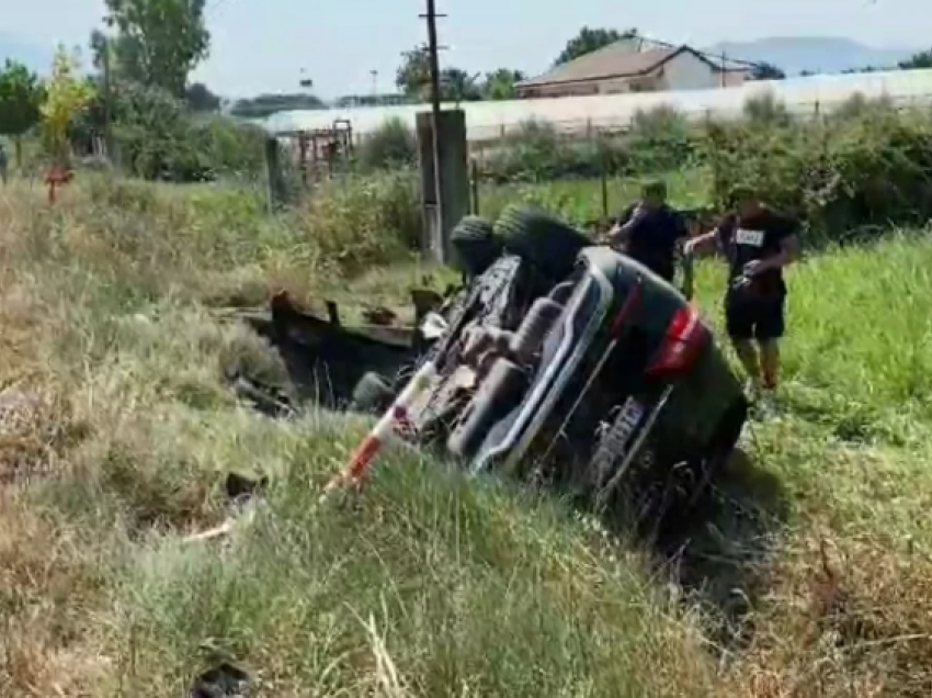 Aksident i rëndë në aksin Berat- Lushnjë! ‘Toyota’ i pret rrugën automjetit, e gjithë familja bie në kanal