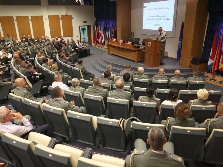 Oficerë të FSK-së diplomojnë në Kolegjin e Mbrojtjes të Shqipërisë