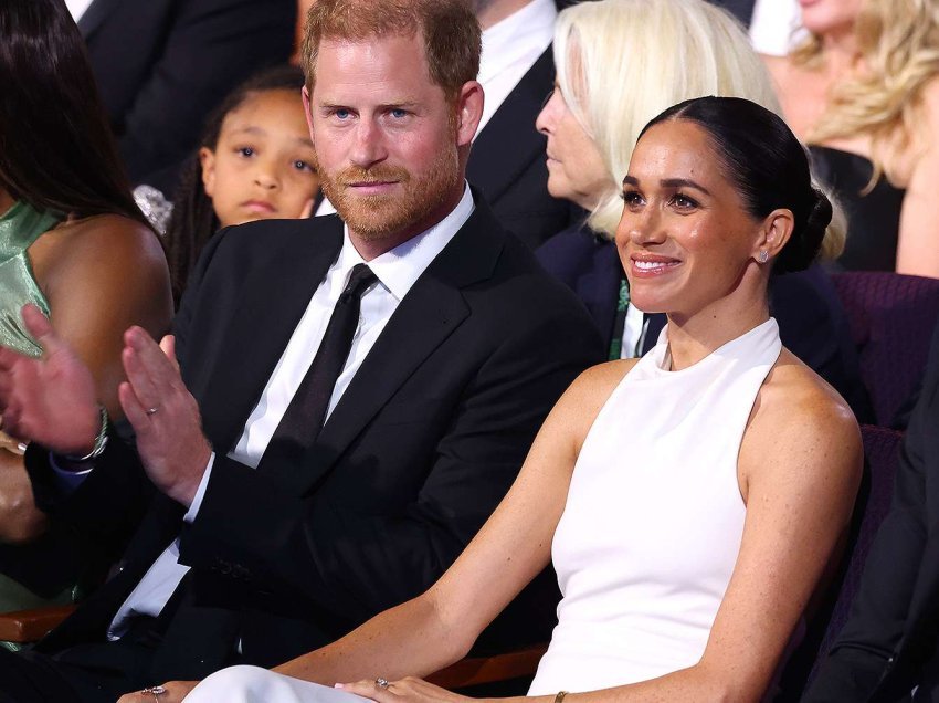 Meghan Markle rikrijoi fustanin e dasmës në daljen e fundit dhe ja mesazh i tij i fshehtë