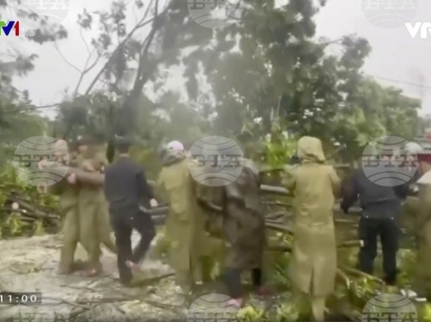 ​11 të vdekur nga rrëshqitjet e dheut në Vietnam