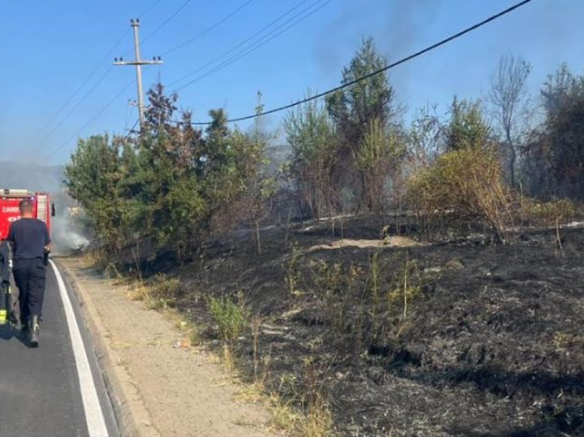 Zjarr i madh në një fshat të Suharekës, përfshihet edhe një trafo e rrymës