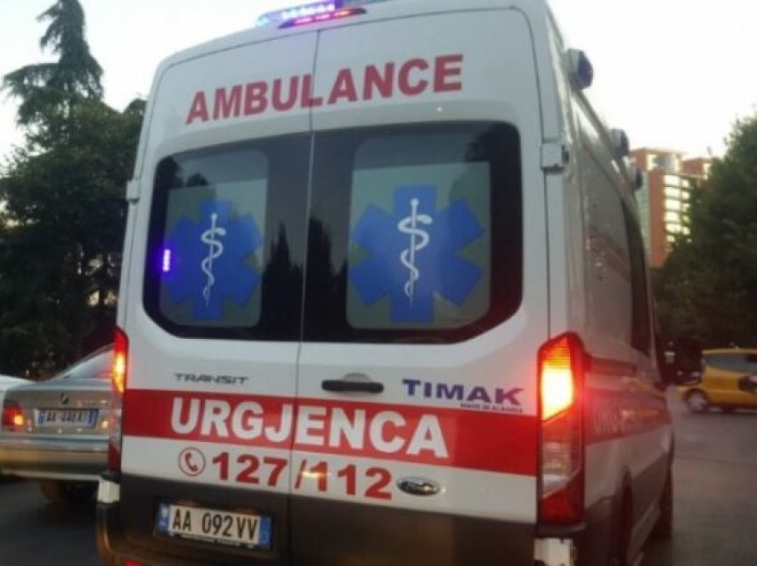 Korçë, 19-vjeçarja franceze lind fëmijën e saj në ambulancë