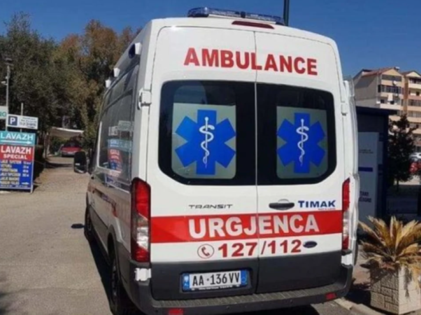 Aksident në Shkodër, 23-vjeçarja humb kontrollin e mjetit dhe del nga rruga! Transportohet në spital