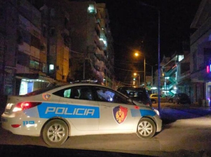 Gjendet i plagosur në rrugë një 42-vjeçar në Tiranë, policia nis hetimet