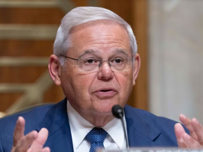 Senatori Bob Menendez shpallet fajtor në skemën e ryshfetit