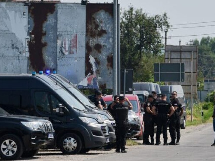 Detaje të reja/ Arrestohet personi që po e transportonte autorin e vrasjes së policit serb