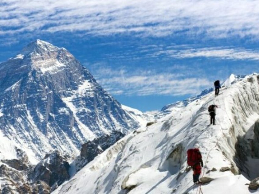 Fluturim me dron mbi malin Everest: Pamjet e pabesueshme 4 minuta do t’ju lënë pa frymë