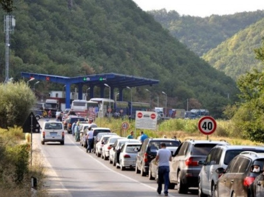 Kjo është gjendja në pikat kufitare, te Dheu i Bardhë pritjet deri në një orë