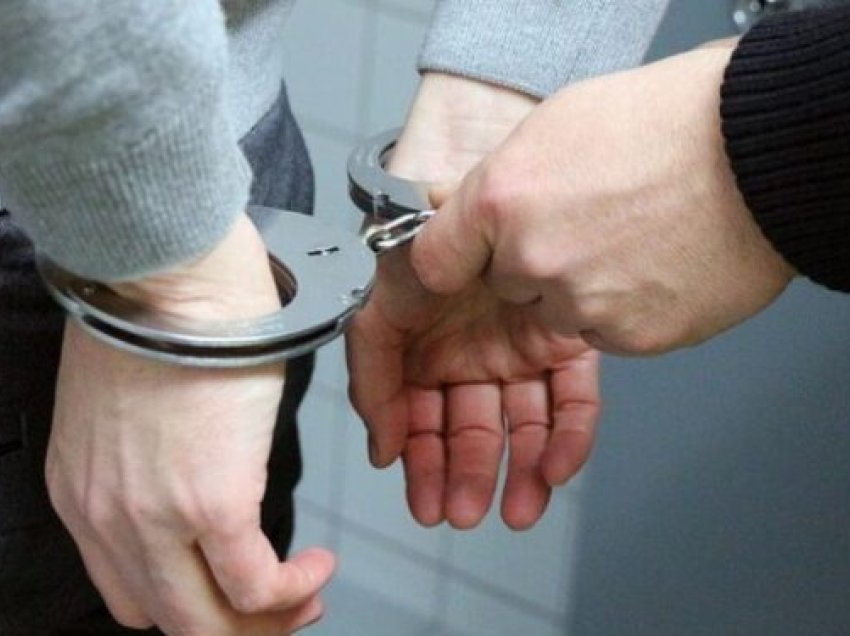 Policia e arreston dhe i konfiskon mbi 300 fishekë një personi në Prizren